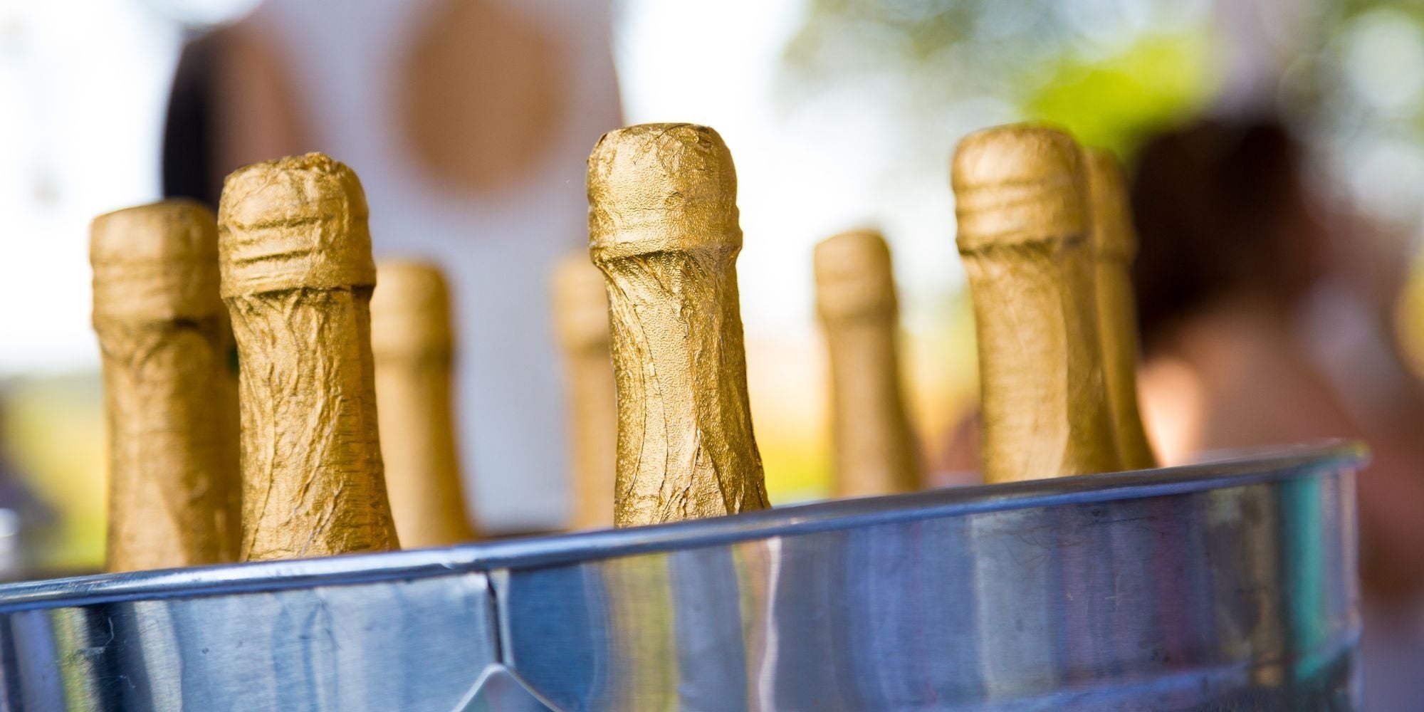 5 Unique Alcohol Wedding Favor Ideas - Zaca